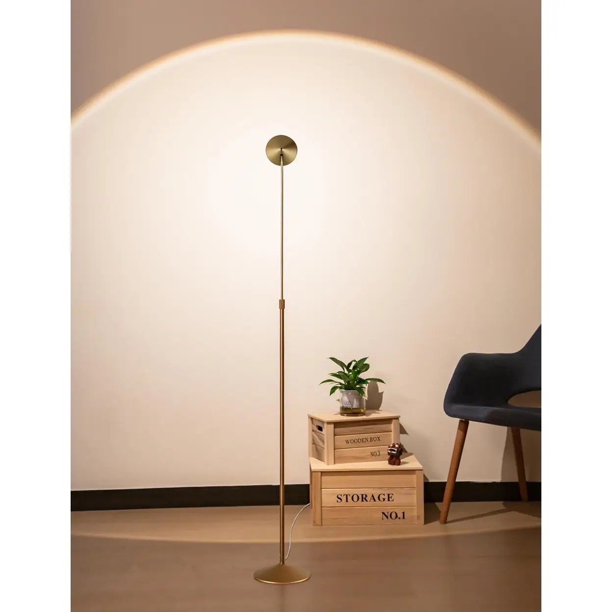 Tubicen Goldene Stehlampe, oben und unten 150° drehbar & höhenverstellbar, 3-stufige Touch-Dimmfunktion, moderne Stehlampe, Eck-Stehlampe für Schlafzimmer, Büro, Lesen, Nähen & Basteln image 0
