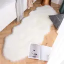 Tapis de Couloir en Peau de Mouton Imitation Laine, 60x150 cm Tapis d'Appoint en Peluche Douce, Tapis de Salon de Courtoisie en Shag Blanc avec Bordure Aspect Daim pour Près du Lit, Couloir image 3