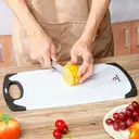 Zimatic Lot de 3 planches à découper résistantes sans BPA avec rigoles profondes et poignées antidérapantes, compatibles lave-vaisselle image 3