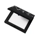 NARS Poudre fixatrice pressée lumineuse - Translucent Crystal image 3