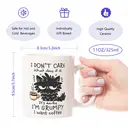 Alphynix 1 Mug blanc 33cl avec "Je me fiche du jour qu'il est" Grumpy Cat & citation café, cadeau humour matinal relatable pour Noël ou Thanksgiving,Le cadeau de la saint-valentin, cadeau d’anniversaire image 6