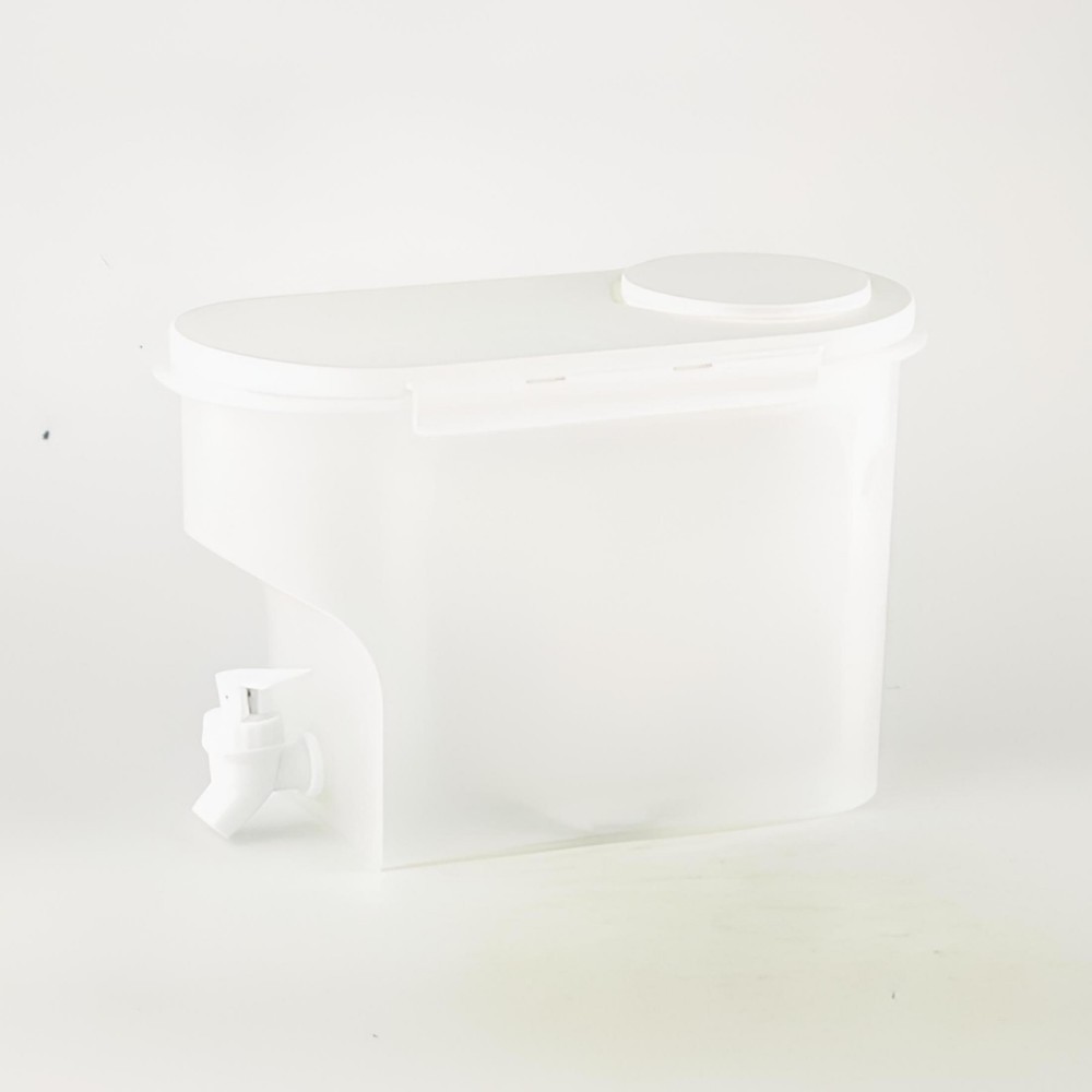 Refrigerator sealed cold water bottle