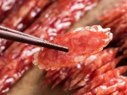 [Produit proche de la date de péremption] LA WEI JU Saucisse cantonaise (Saveur sucrée) 260g Date de péremption 16/12/2025
