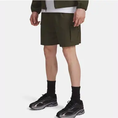 Under Armour Vibe Woven Men's 8" Cargo Shorts - Expedition Green