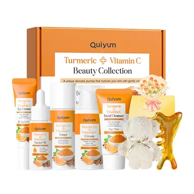 QUIYUM Weihnachts- und Neujahrsgeschenk Kurkuma & Vitamin C Hautpflege-Set (7-teilig) - Gesichtsreiniger 50 g, Gesichtswasser 100 ml, Serum 17 ml, Augencreme 20 g, Gesichtscreme 30 g, mit Gesichtsmassagekamm und Teddybär-Handtuch