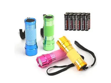 EverBrite 4-Pack LED Lampe de poche Mini Torche, Petites torches de 90mm, Torche lumineuse colorée dans le noir, Camping Randonnée Plein air Fête - Léger, Piles incluses