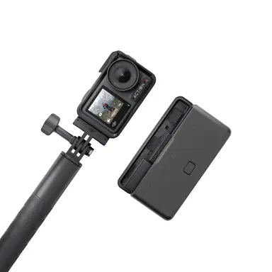 DJI Osmo Action 4 Adventure Bundle - Caméra étanche 4K/120 ips avec capteur 1/1,3 pouce, D-Log M 10 bits, champ de vision ultra-large 155º, autonomie jusqu'à 7h30 avec trois batteries supplémentaires pour vlogs