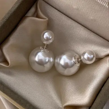 Voxis White classic double pearl earrings with two pearls on both sides, light luxury, high fashion, niche new products 8mm and 16mm