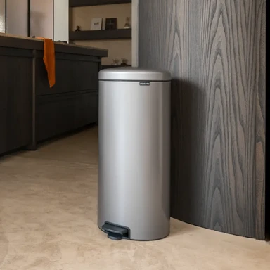 Brabantia NewIcon Pedal Bin, 30litre, Soft Closing, Plastic Inner Bucket, Platinum