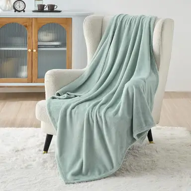 Bedsure Flannel Blanket - Solid Jadeite - 150x200cm - 1 pc - 100% Polyester