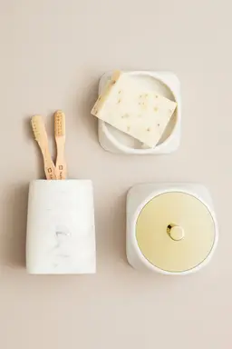 Maison by Premier White Marble Soap Dish, Round Edged Soap Holder, Polyresin Soap Dish With Angled Sides, Decorative Soap Dish