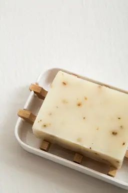 Maison by Premier White Soap Tray, Eco Soap Dish With Bamboo Insert, Biodegradable Rectangular Soap Holder With Drainage