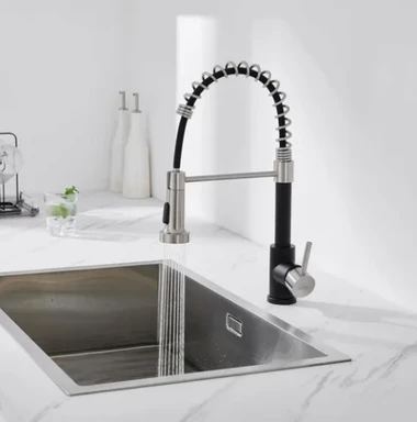 Uittrekbare keukenkraan met veerspiraalontwerp, 2 spuitstanden, zwart