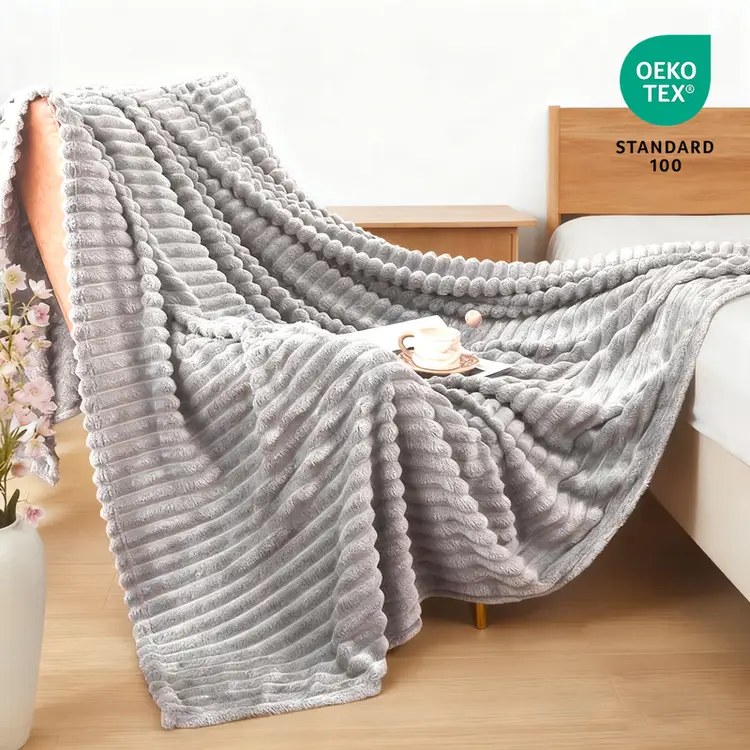 XLLX Kuschelige flauschige Decke, Gestreifte Flanelldecke, Couchdecke, Warme Kuscheldecke, Sofadecke, Vielseitige Decke für Bett, Sofa, Schlafzimmer, Büro, Superweiche Decke, Hellgrau 150x200 cm | Decken & Plaids