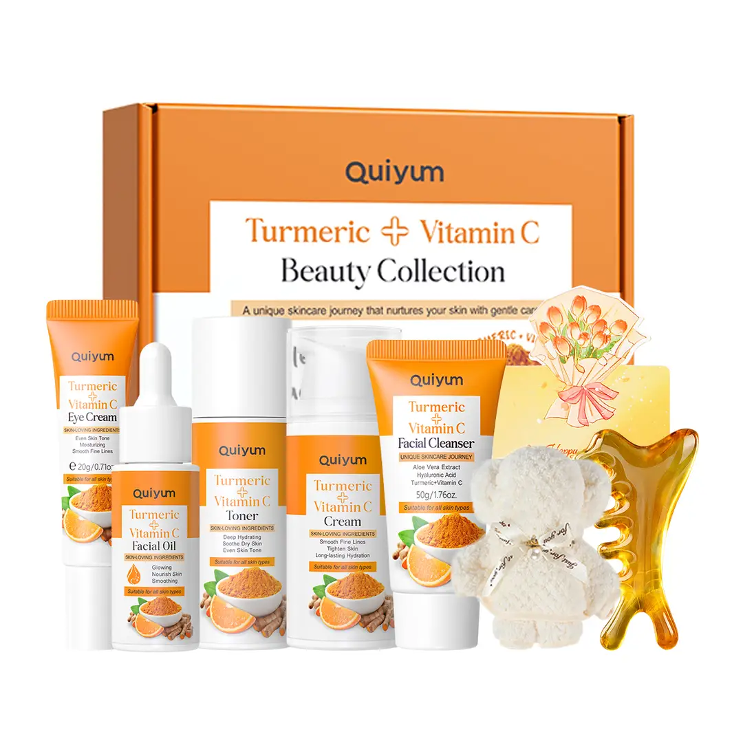QUIYUM Coffret de soins du visage au turmeric et à la vitamine C - 7 pièces - Nettoyant 50 g, lotion tonique 100 ml, sérum 17 ml, crème contour des yeux 20 g, crème visage 30 g - avec peigne massant pour le visage et serviette ourson - Cadeau de Noël / Nouvel An