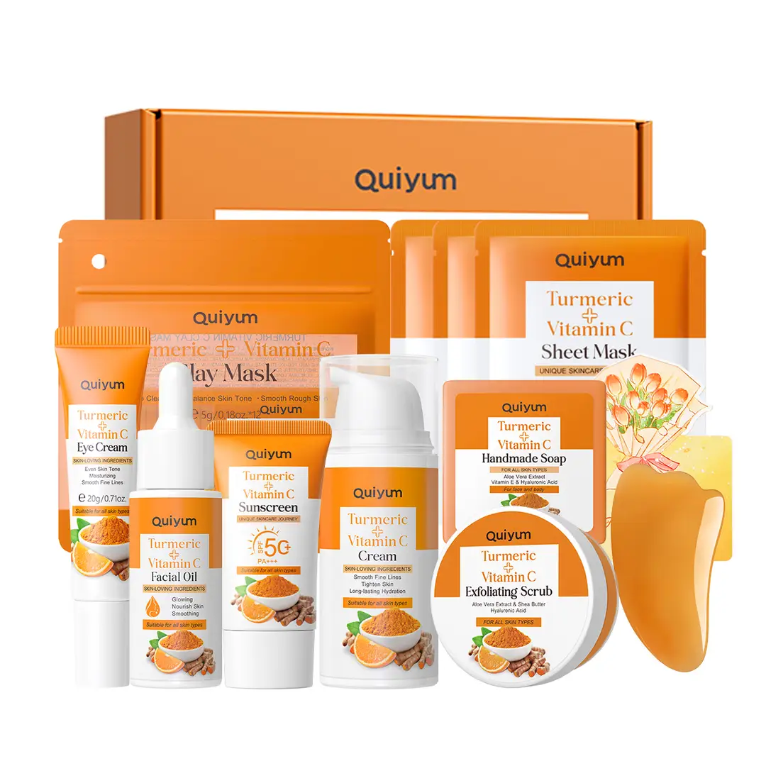 QUIYUM Coffret de soins au curcuma et à la vitamine C, 11 pièces, cadeau de Noël / Nouvel An - Savon au curcuma 100 g, gommage au curcuma 100 g, sérum 17 ml, crème contour des yeux 20 g, crème visage 30 g, masque visage 25 g x3, crème solaire 50 g, masque à l’argile 5 g x12, avec raclette pour le visage