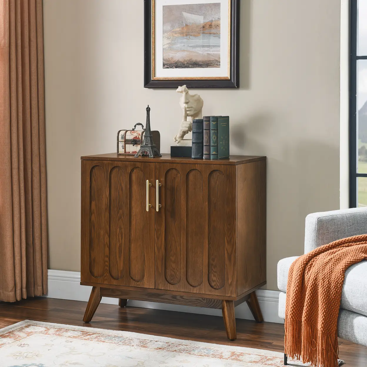 Sideboard im Mid-Century-Modern-Stil mit geriffelten Fronten, verstellbaren Einlegeböden und Massivholzbeinen; Aufbewahrungsmöbel für Wohnzimmer, Eingangsbereich und Flur | Aufbewahrungs- & Vitrinenschränke