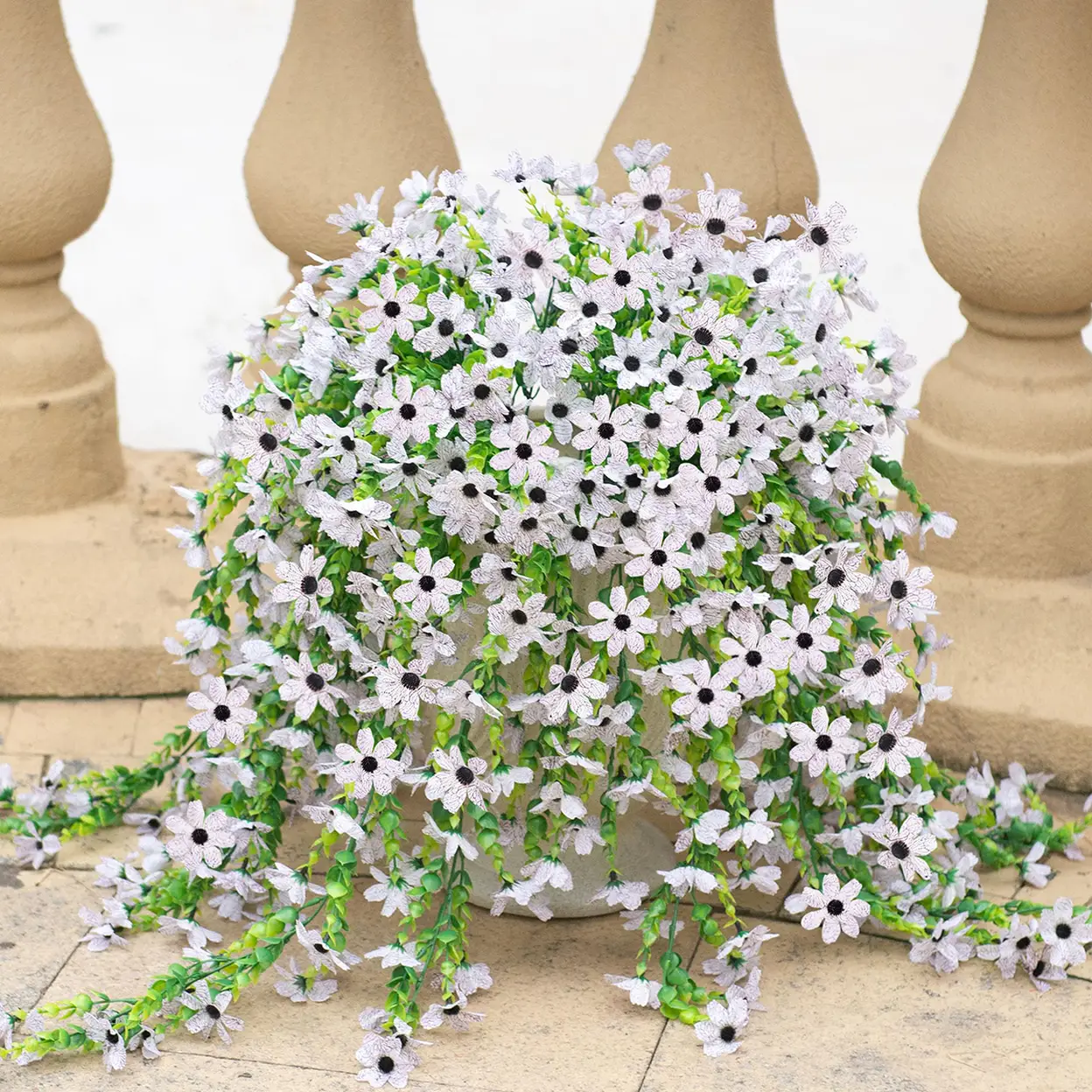4 Stück 28,7 Zoll/72,8 cm Künstliche Hängende Blumen für den Außenbereich Falsche Pflanzen Dekoration, Kunstseide Bunte Gänseblümchen Eukalyptus Realistisch für Außen Haus Pflanzgefäß Veranda Terrasse Hof Deko (Weiß) | Kunstblumen & Kunstpflanzen