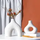 Yuejia Lot de 2 vases minimalistes irréguliers en céramique blanc - 19 cm et 14 cm image 7