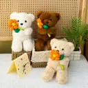 Peluche Ours tenant une fleur orange modèle aléatoire - 30 cm image 2