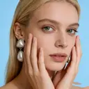 Boucles d'oreilles pendantes VoxorAI argentées, inspirées de Chanel, en forme de larme française et perles, puces d'oreilles, pour toutes les saisons image 2