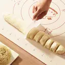 Maxcook Tapis de cuisson en silicone (Couleur crème), 50 x 70 cm - Tapis de pâtisserie antidérapant pour étaler la pâte, pâte à tarte et pâte à sucre, Revêtement de four avec graduations MCPJ2607 image 4