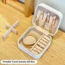 Boîte à Bijoux JU7CER – Coffret de Rangement pour Bijoux Petite Taille pour Femme et Fille – Étui de Voyage pour Boucles d’Oreilles, Colliers et Bagues – Idée Cadeau Mariage image 5
