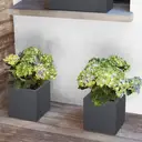 EDA Pot Carré VOLCANIA UP
 Beige Calcaire  
Avec zone de rétention d'eau
Dim. 29,5 x 29,5 x 29,5 cm - Volume 21 L image 1