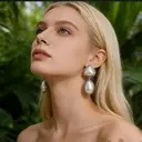 Boucles d'oreilles pendantes VoxorAI argentées, inspirées de Chanel, en forme de larme française et perles, puces d'oreilles, pour toutes les saisons image 8