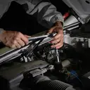 WORKPRO Jeu de douilles 24 pièces avec clé à cliquet 3/8", 11 douilles métriques et 10 douilles SAE, barre d'extension, jeu de clés à cliquet pour bougies d'allumage, clés mixtes, avec boîte en plastique moulé par soufflage image 6