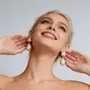 Boucles d'oreilles pendantes VoxorAI dorées, inspirées de Chanel, en forme de larme française et perles, boucles d'oreilles manchette, puces d'oreilles, toutes saisons image 0