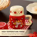 Tasse en céramique rouge avec couvercle beige, motif ourson et chance - 400 ml image 3