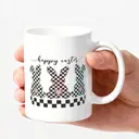Alphynix 1 Mug Joyeuses Pâques, tasse à café céramique 33cl avec lapins à motif carreaux et petits derrières roses, cadeau moderne funky pour ados, adultes,Le cadeau de la saint-valentin, cadeau d’anniversaire image 2