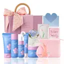 Quiyum Coffret de soins Sakura au collagène - Nettoyant 50 g, lotion tonique 120 ml, sérum 30 ml, crème contour des yeux 20 g, crème visage 50 g, stickers pour ongles, serviette, trousse à maquillage, étui à maquillage, outil de massage, éponge pour le visage et fleur de douche image 1