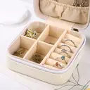 Boîte à Bijoux JU7CER – Coffret de Rangement pour Bijoux Petite Taille pour Femme et Fille – Étui de Voyage pour Boucles d’Oreilles, Colliers et Bagues – Idée Cadeau Mariage image 3