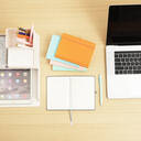 Jubiluu Carnet de poche A6 Premium à couverture rigide en cuir synthétique PU, pages lignées - 80 feuilles (papier offset 100 g/m²), signet, bande élastique et porte-stylo - planificateur sans date pour prise de notes, croquis d’idées, création de listes ou journal personnel - vert canard image 4