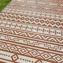 Outsunny Tapis d'extérieur réversible 1,8 x 2,7 m, tapis de sol au motif mur géométrique en PP, sac de transport inclus, résistant aux intempéries, rouge et blanc image 8