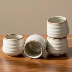 YumiPLUS 4 stuks 160 ml/5,4 oz keramische theekopjes met hartjespatroon, schattige hartjes keramische theekopjes zonder handvat porseleinen koffiemokken, Chinese Kungfu theekopjes zonder handvat voor 