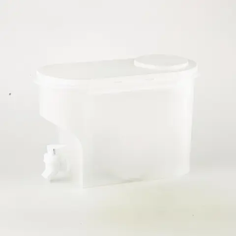 Refrigerator sealed cold water bottle