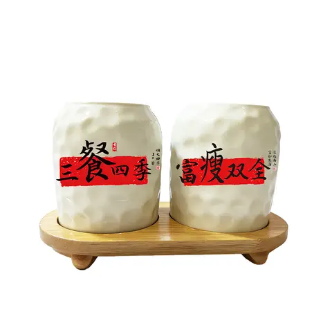 Chinesisches Keramik-Dosenset, weiße Porzellan-Vorratsgläser mit Bambustablett für die Küchenarbeitsplatte  
2-teiliges weißes Keramik-Dosenset, Muster "Mahlzeit Vier Jahreszeiten", Vorratsgläser für die Küche mit Holzständer