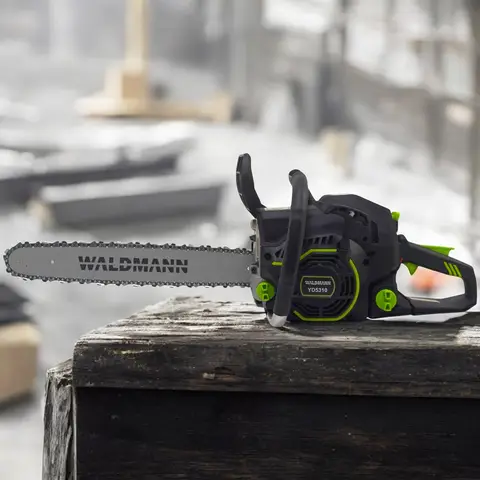 WALDMANN Benzin-Kettensäge YD5310, Nennleistung 8500 U/min, Hubraum 53,2 cm³, max. Kettengeschwindigkeit 21,8 m/s, Treibstoff-/Ölverhältnis 1:40, Antriebskette 18 Zoll, Treibstofftank 530 ml, Öltank 260 ml
