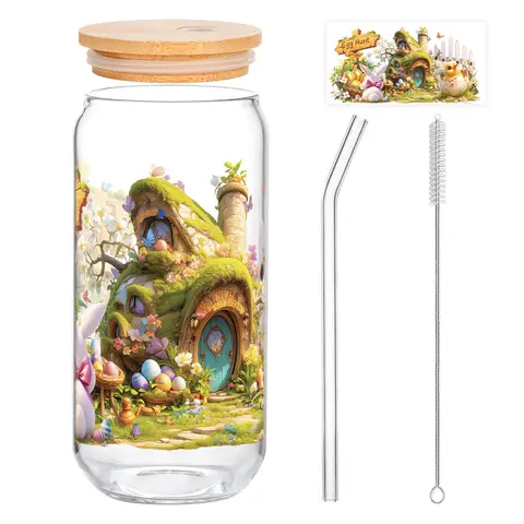 Alphynix 1 Oster-Märchen-Glas, 500ml Märchenbuch-Design mit moosbedecktem Häuschen, blauer Tür, Hase & bunten Eiern, inklusive Holzdeckel & Glasstrohhalm,Geschenk zum valentinstag, geschenk zum geburtstag