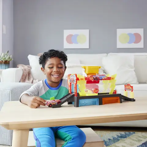 Disney & Pixar Cars Colour Changers Lightning McQueen Car Wash