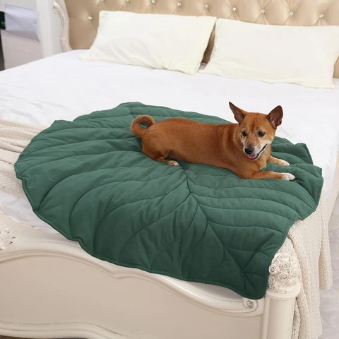 FUNNYFUZZY Versatile Leaf-Shaped Dog Blanket - Yellow