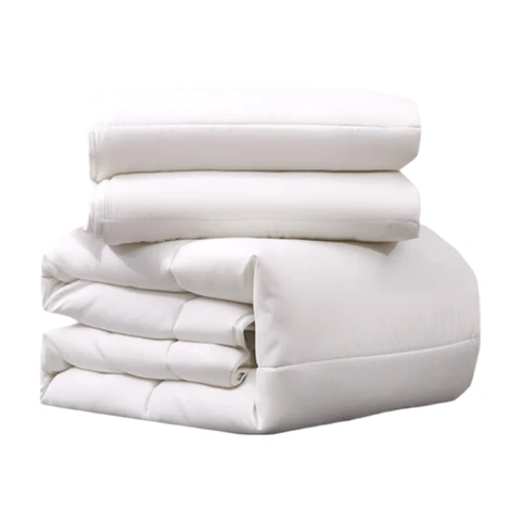 ochama x J.ZAO Couette Double Épaisseur Toutes Saisons - 200x200 cm, Rembourrage en Fibres Légères, Confort Toute l’Année, Utilisation Polyvalente pour Chambres Climatisées, Maison et Dortoirs