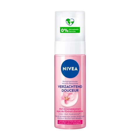 NIVEA Essentials Verzachtende Reinigingsmousse - Gezichtsreiniger - Droge en gevoelige huid - Amandelolie - Gezicht Wassen - Hydramine - 150 ml