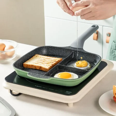 COOKER KING Poêle à frire antiadhésive pour omelette et petit-déjeuner, [Série Bambou Pierre de Lime], Compatible avec toutes sources de chaleur - 3 compartiments
