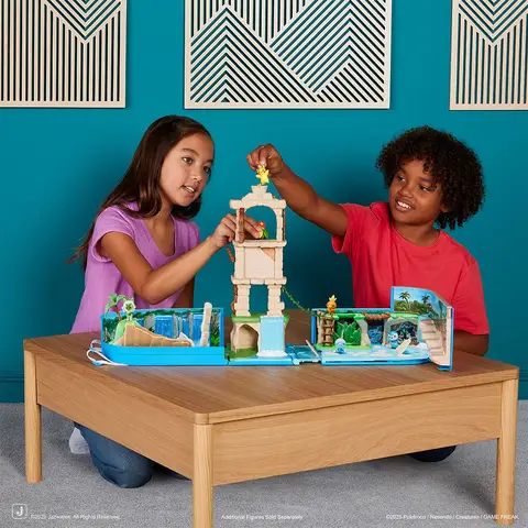 Jazwares Pokémon Battle Ruins Carry Case - Transforming Backpack Playset with Pikachu Figure