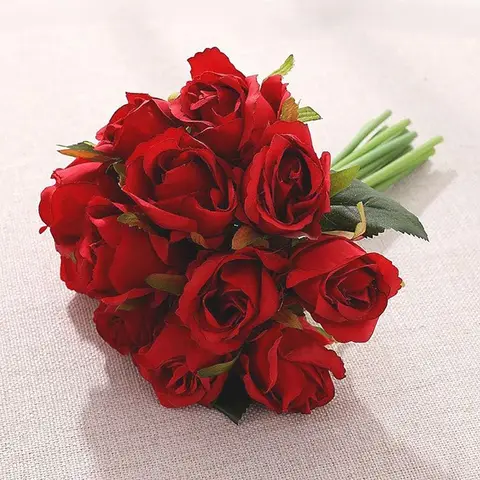 Yuejia Bouquet de 12 roses artificielles en soie 26,9 cm - Rouge