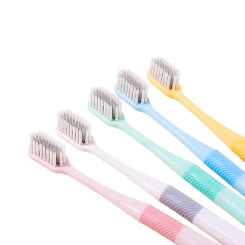 ochama x J.ZAO Antibakterielle Zahnbürsten - 10 Stück - Weiche Borsten - Tiefenreinigung